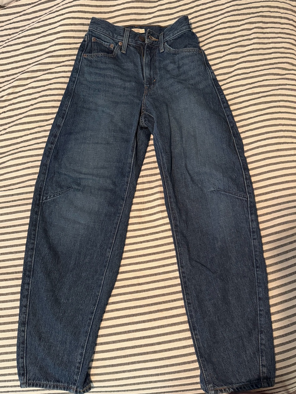 Levi barrel cinched waist